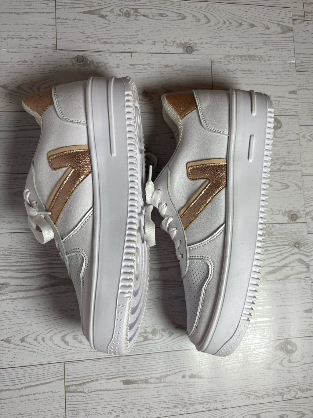 Viva Rose Gold Sneakers Size 9 Women’s — image 2 of 6